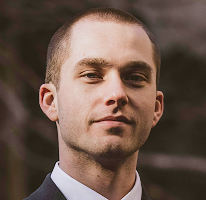 Analyste spécialisé en trading crypto, Thomas Whitfield, portrait.