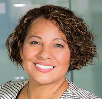 Claire Ashford, responsable de la conformité dans un organisme de réglementation financière, portrait.